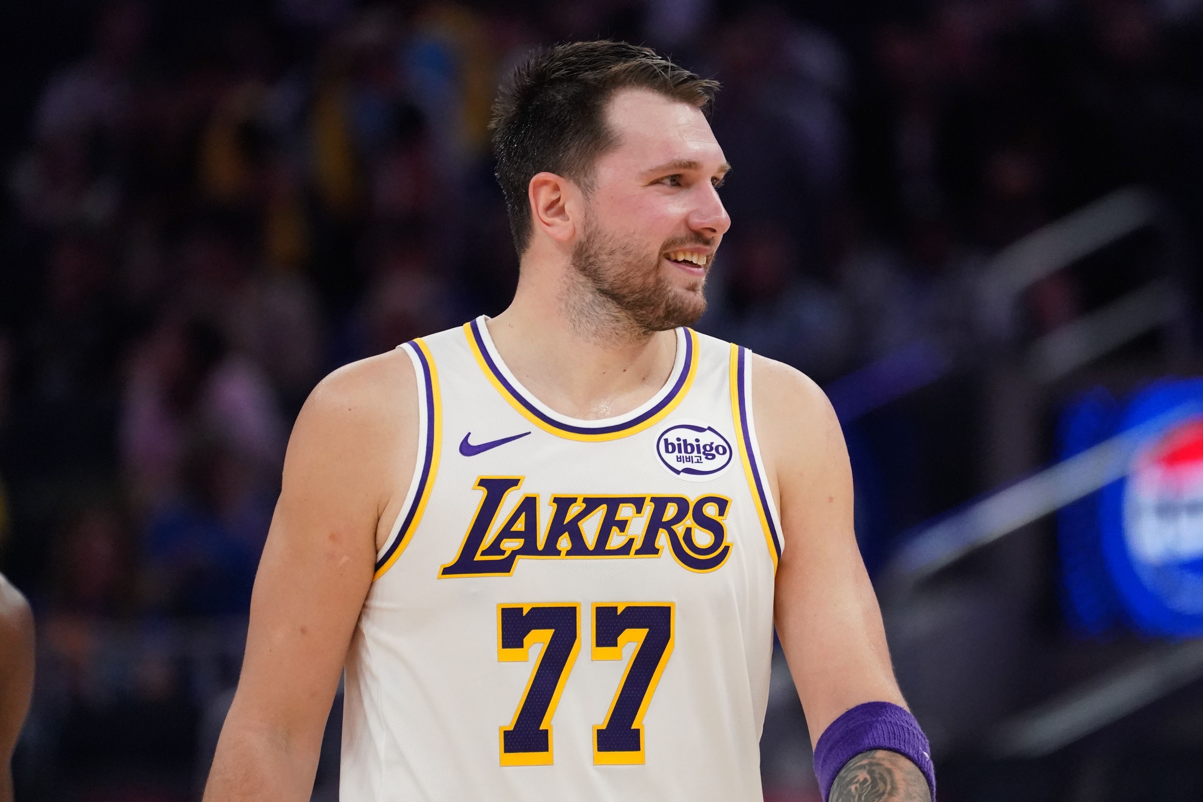 江南体育官方网站-稳是很稳！东契奇22中10得27分10板7助1帽 7失误&amp;抱怨太多是瑕疵