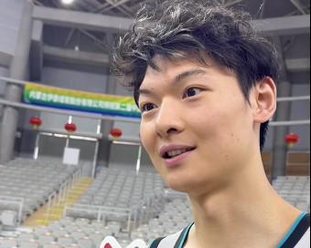 江南体育app官方下载-俱乐部杯再战广东，王哲林：有种季后赛的感觉，目标就是卫冕