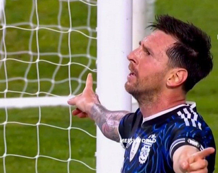 江南体育-在阿根廷主场收获进球，梅西破门后面向球迷看台庆祝